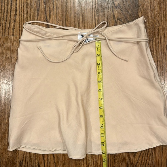 Princess Polly beige silky lined mini skirt with wrap around tie size 2 - Picture 5 of 8